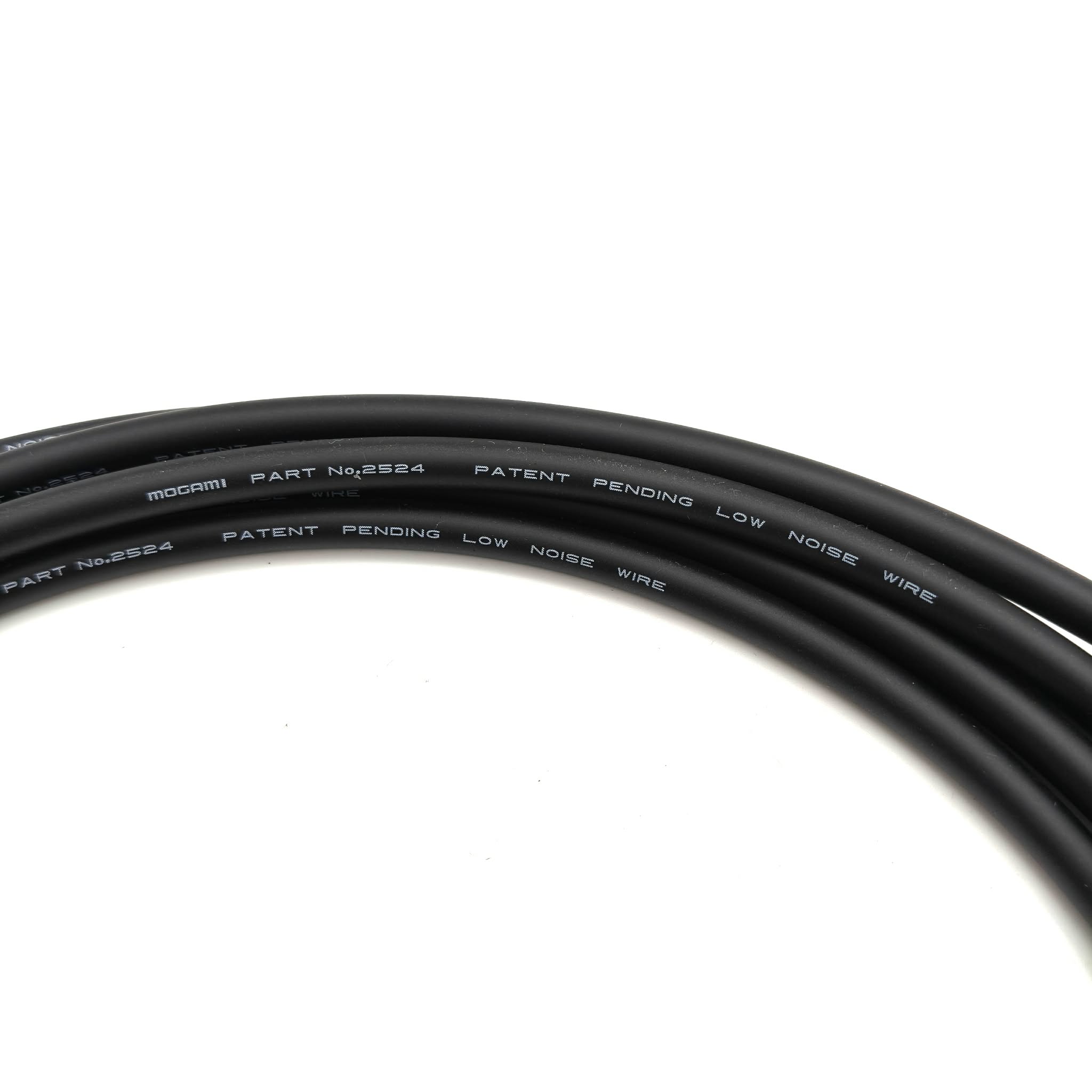 Mogami 2524 線身印字,可見 MOGAMI PART No.2524 PATENT PENDING LOW NOISE WIRE